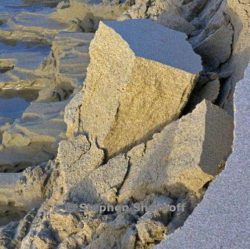 crumbling sand bank 3706 1 graphic